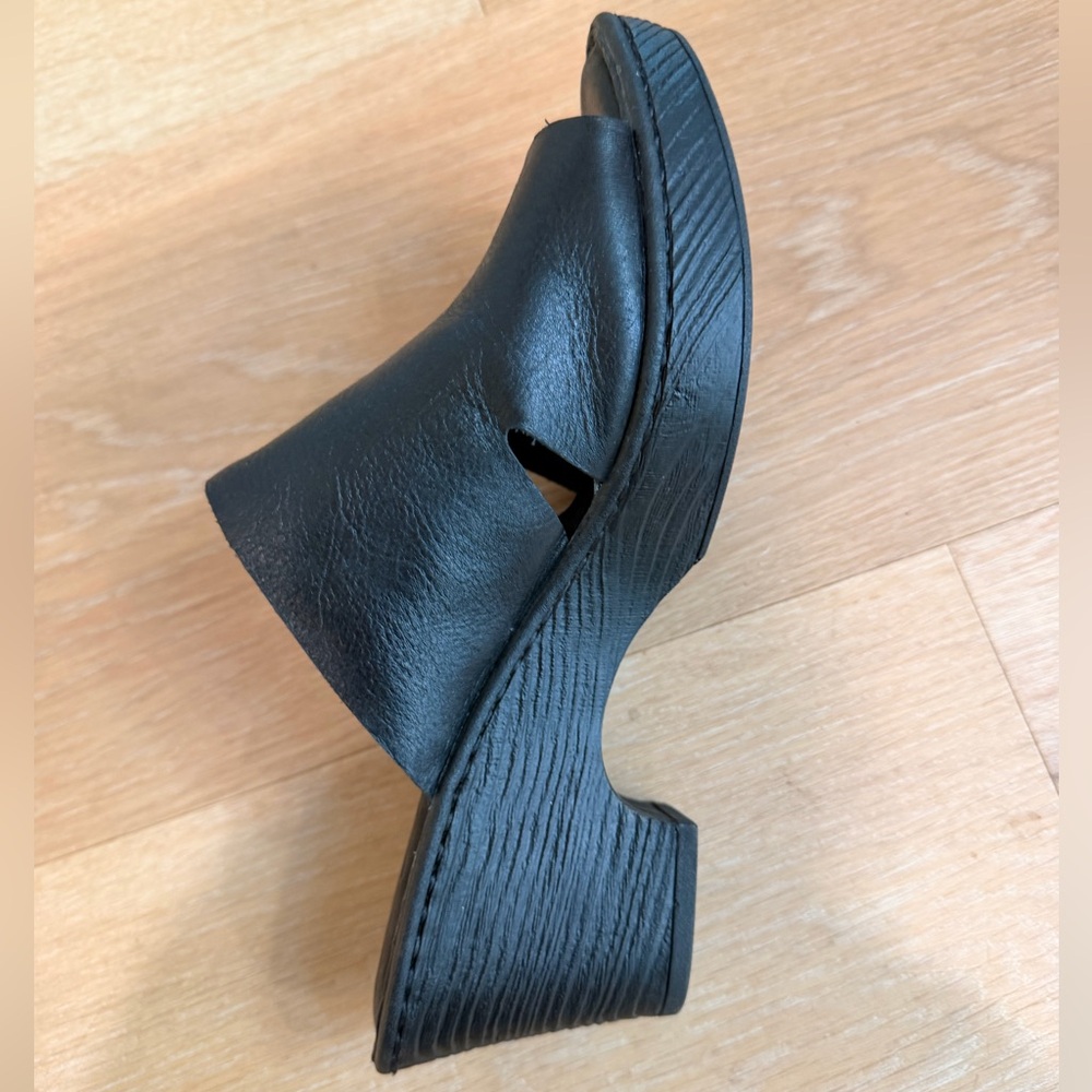 Born women’s black leather wedge slides size 10M - Picture 6 of 6